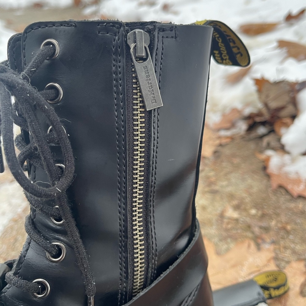 RARE Dr. Martens Combat Boots Platform Jadon hi Stud 10 eyelet Size 8 Buckle - Picture 9 of 15